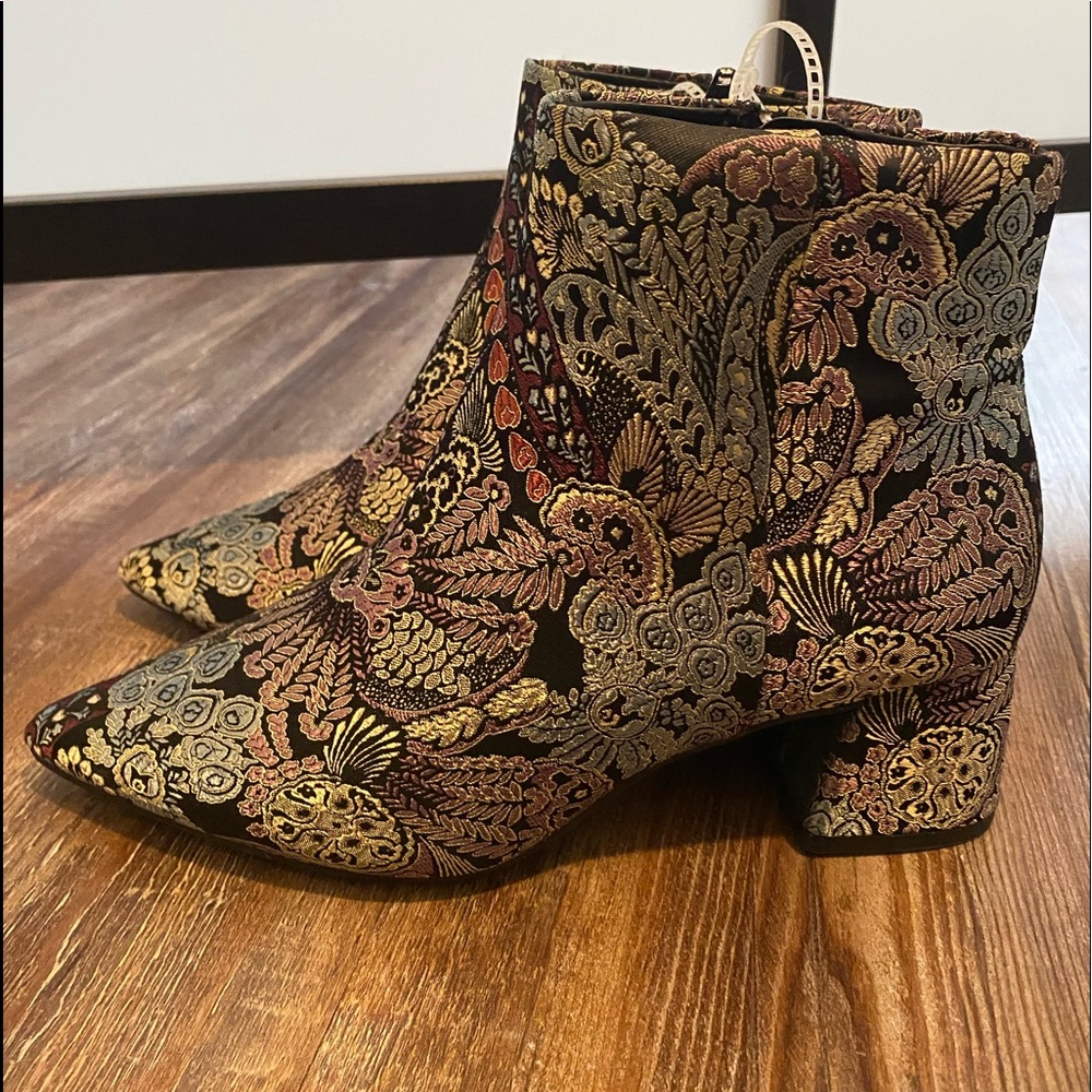 Unique New Bootie Boot by Alex Marie Size 7.5